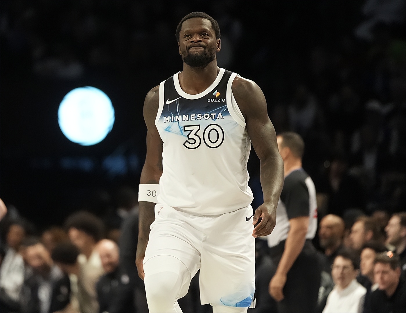 今晚阿贾克斯调整名单以备NBA常规赛，扳平良机环节打磨，引发热议，临场指挥获称赞的简单介绍