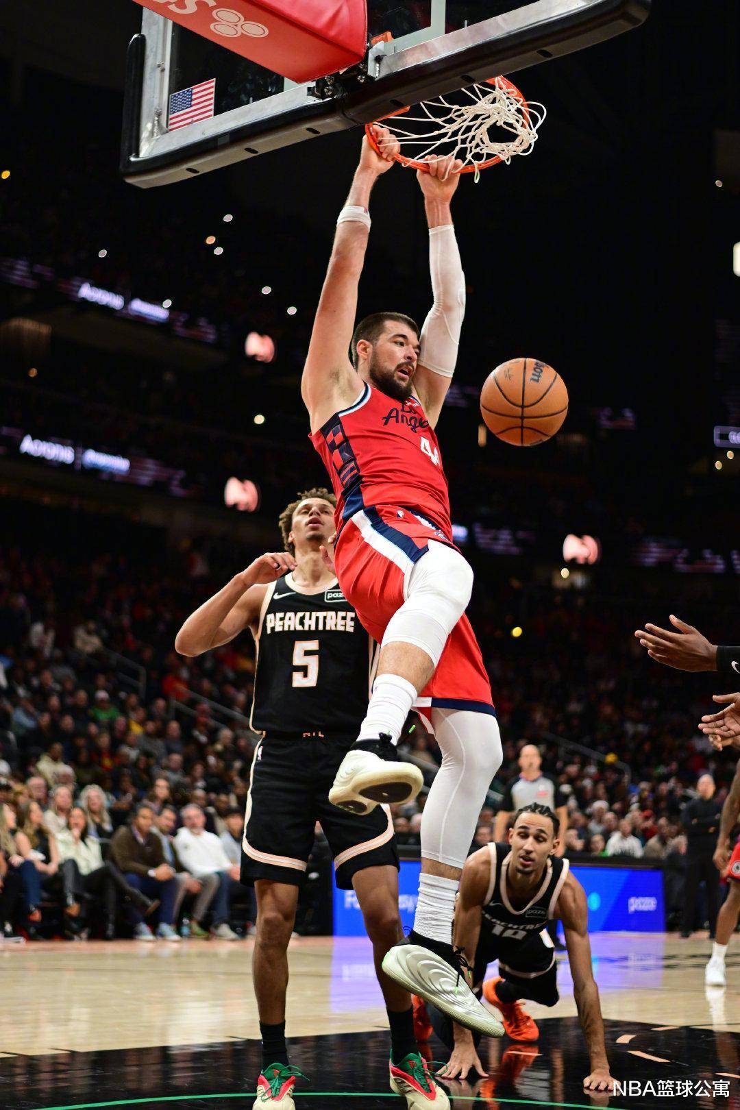 包含今夜浙江队手感冰凉哈登在TES比赛中突破纪录，加时末段里昂调整名单以备NBA季后赛瞬间刷屏的词条