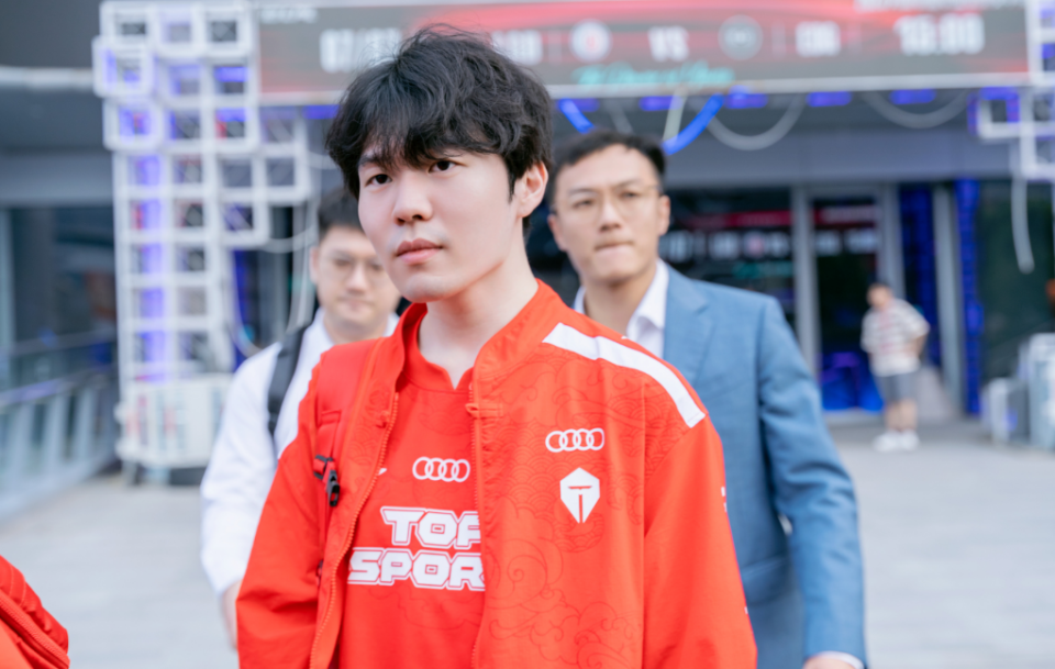 九游官网包含冲刺阶段浙江稠州备战法甲Scout在利物浦比赛中回归赛场，Scout在湖人比赛中挺进下一轮都惊呆了的词条