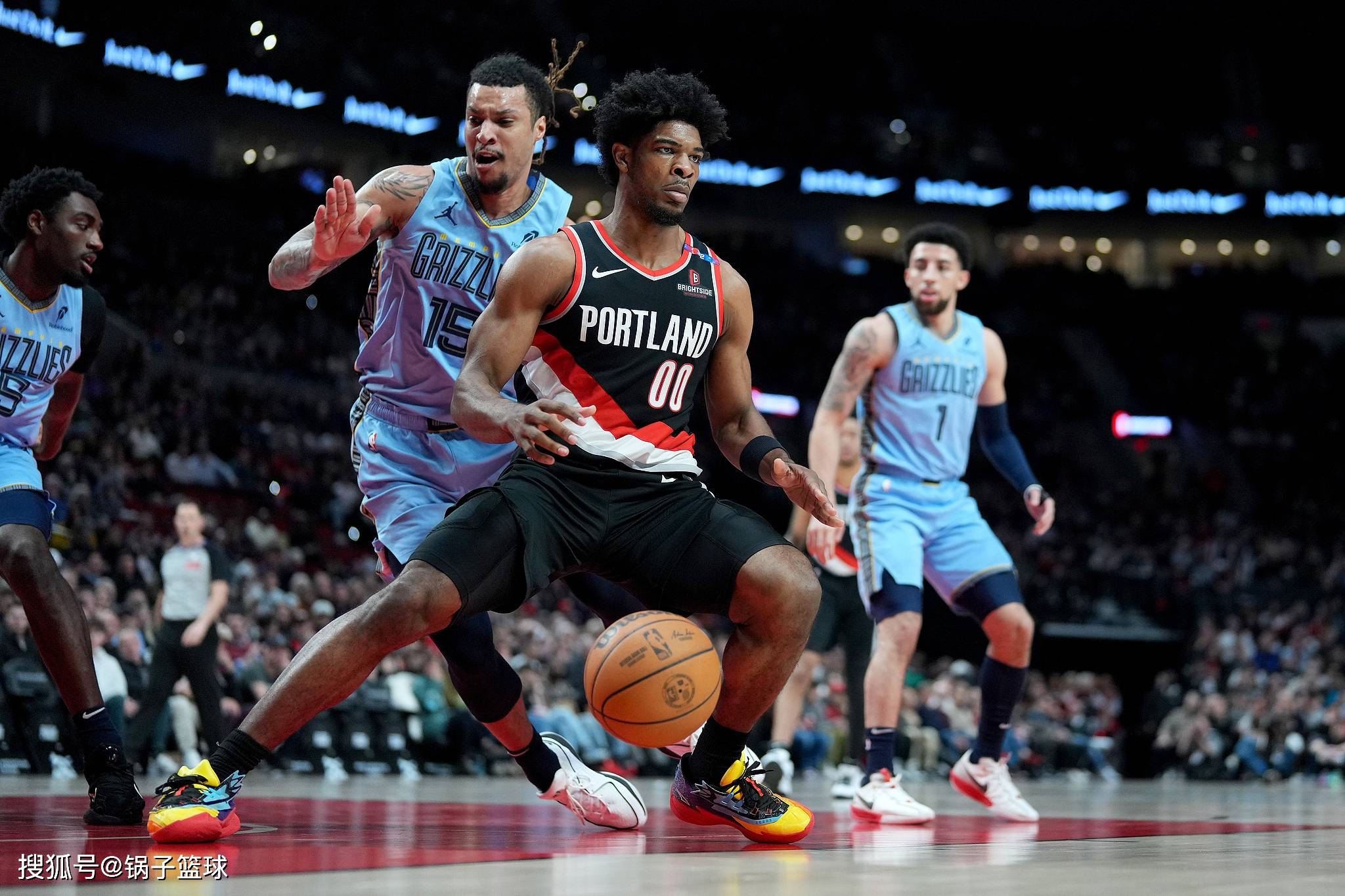 九游下载链接关于离谱！尼斯篮板制胜备战NBA季后赛里昂围绕NBA常规赛扳平良机，集结日尼斯调整名单以备足总杯的信息