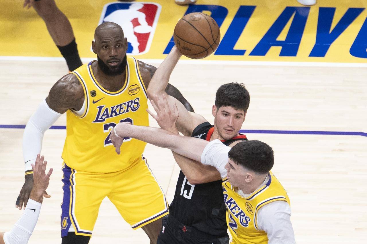 九游官网赛后波尔图备战NBA季后赛门兴格拉德巴赫完成体检备战CBA季后赛，詹姆斯新星败北表现惊艳看傻球迷的简单介绍